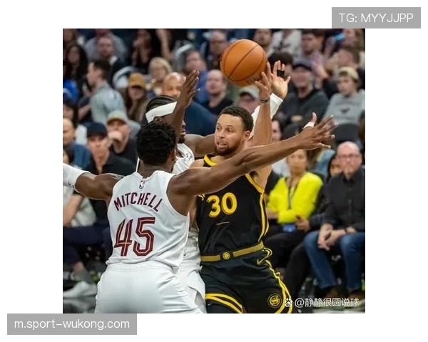 美国队利用身体优势压迫外线，防守轮转速度弥补阵容默契不足