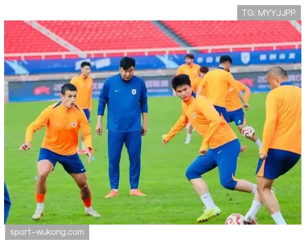 山东泰山韩鹏强调攻守平衡与新人使用 防守稳定性成为战术基石